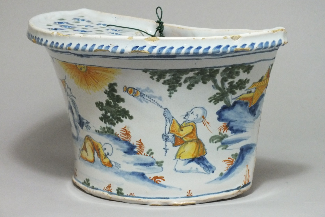 Moulins - Exceptionnelle Bouquetière aux chinois - XVIIIe siècle - VENDU