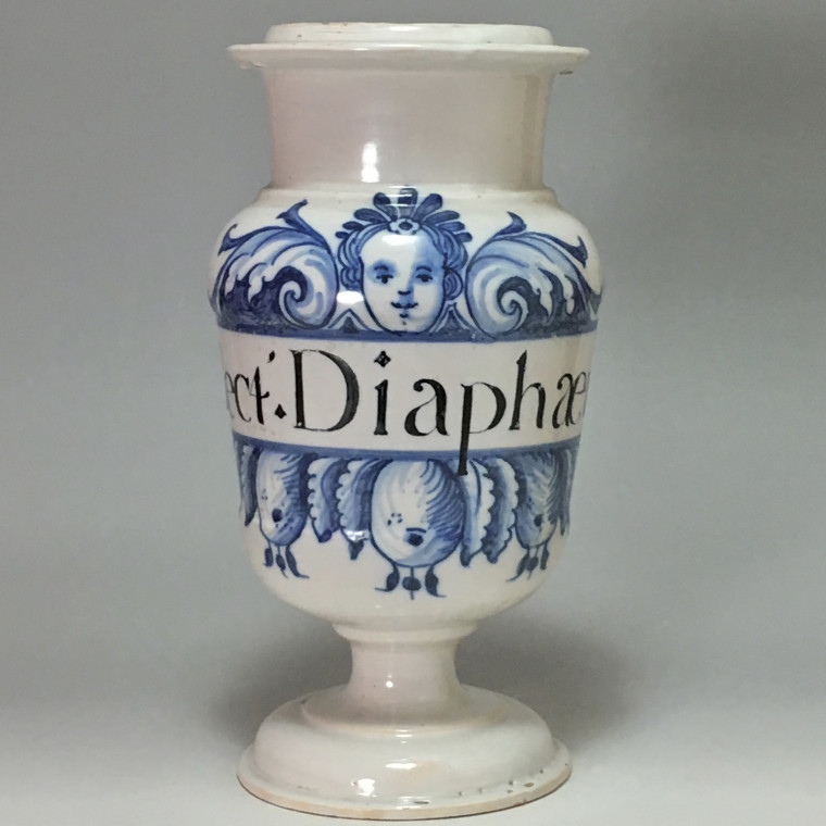 Montpellier - Ensemble of an apothecary - Early eighteenth century.