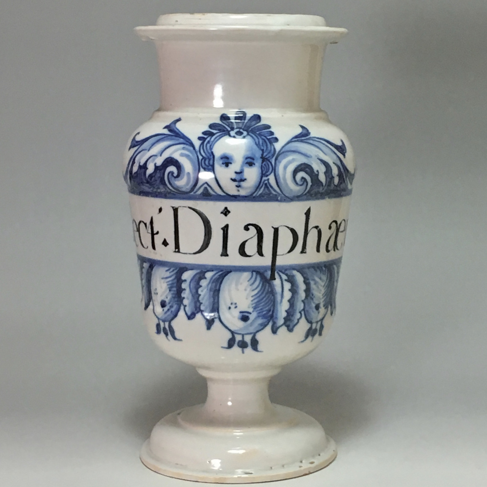 Montpellier - Ensemble of an apothecary - Early eighteenth century.