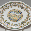 Moustiers - Small dish decorated with a hunting scene - Eighteenth century