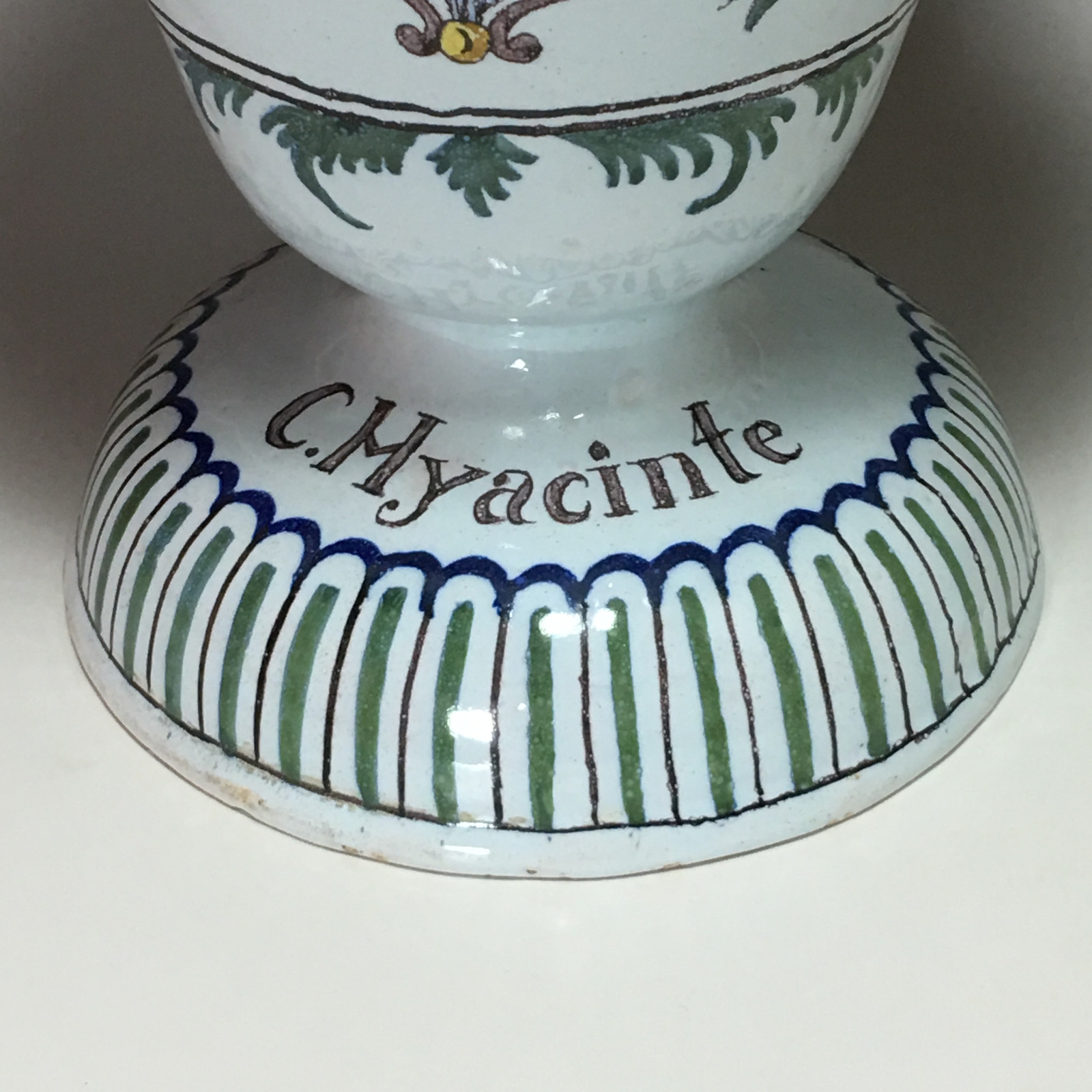 Moulins – Rare grand vase couvert de pharmacie – XVIIIe siècle