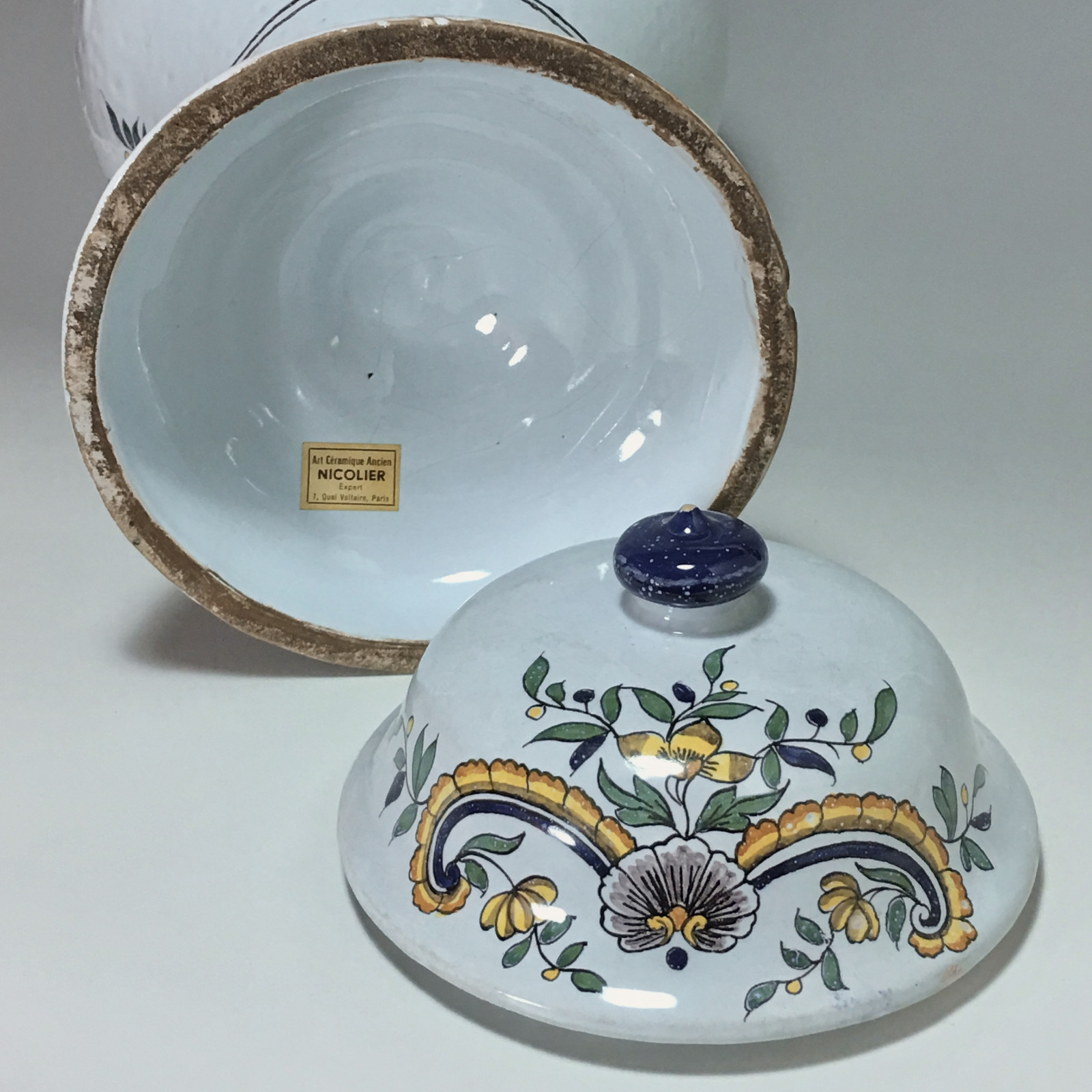 Moulins – Rare grand vase couvert de pharmacie – XVIIIe siècle