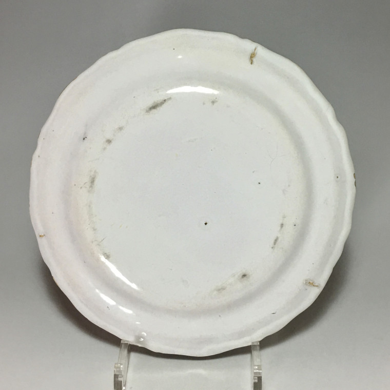 Moustiers - Rare assiette à la grenade - XVIIIe siècle