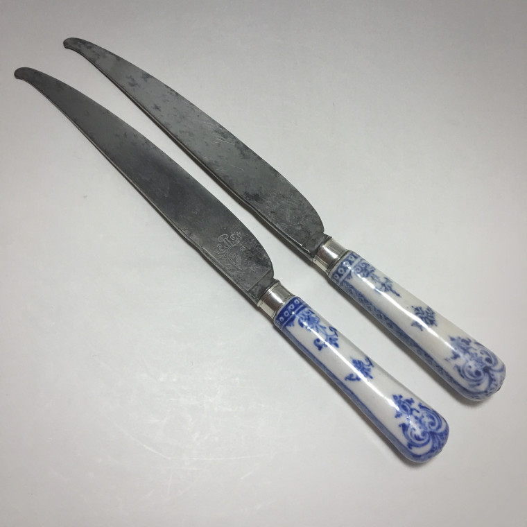 Saint Cloud - Rare pair of knives, blades struck with coats of arms  - eighteenth century.