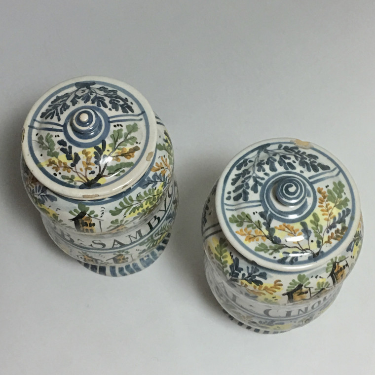 Pair of albarelli Pesaro faience - second half of the eighteenth century