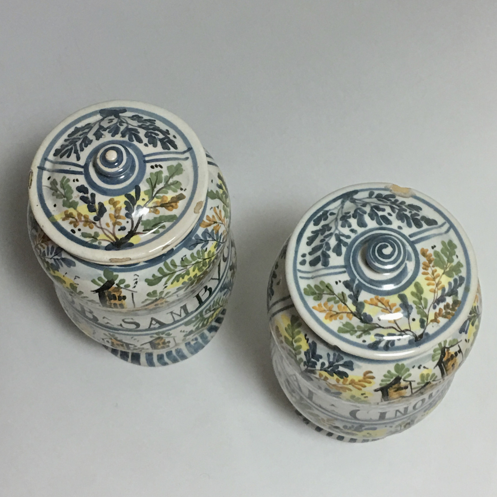 Pair of albarelli Pesaro faience - second half of the eighteenth century