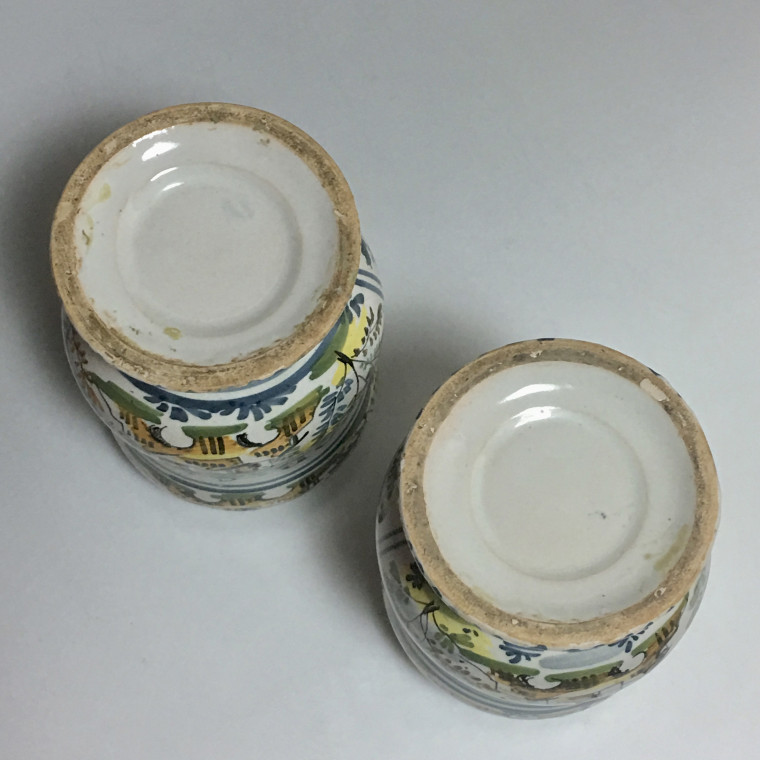 Pair of albarelli Pesaro faience - second half of the eighteenth century