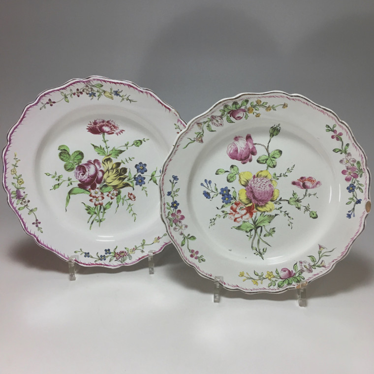 MARSEILLE (Robert) - Pair of plates with floral decoration - eighteenth century