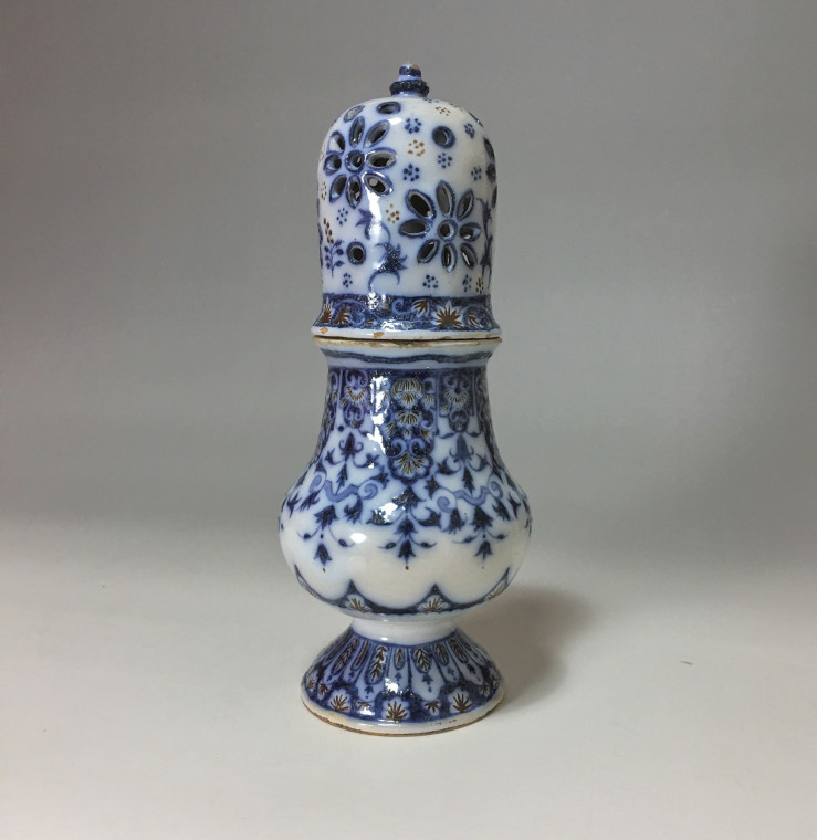 Marseille - Manufacture of Leroy - Sprinkler decorations of blue and red Lambrequins - eighteenth century