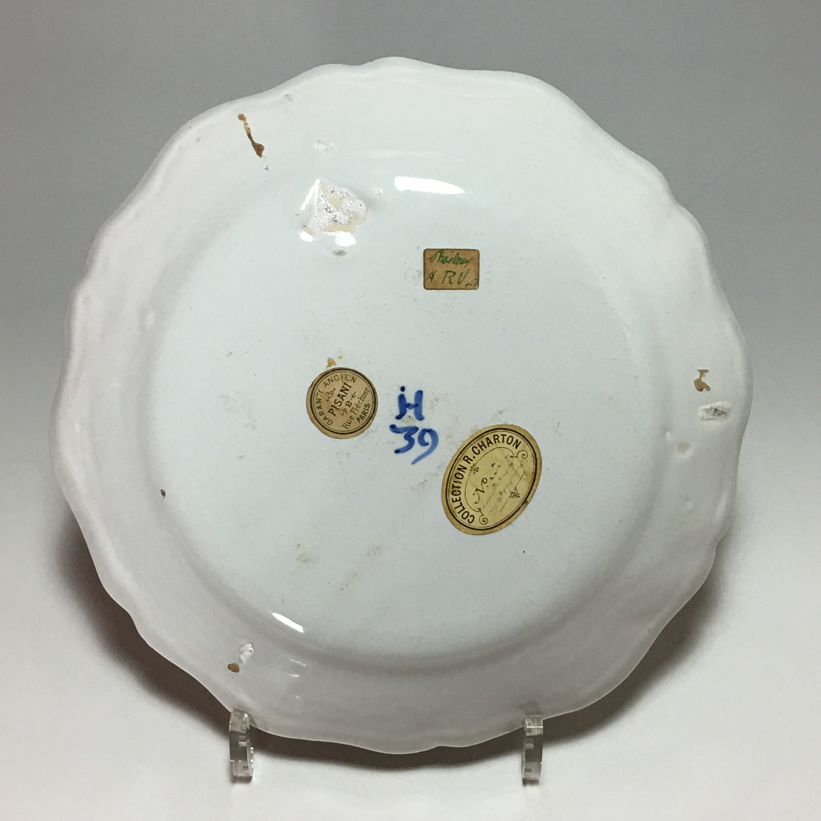 STRASBOURG - Manufacture Joseph Hannong - Assiette en qualité fine - XVIIIe siècle