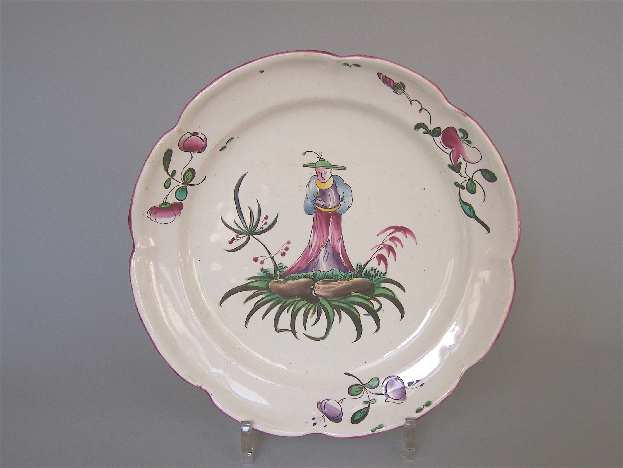 Aprey - Paire d'assiettes en faïence à décor aux chinois - XVIIIe siècle