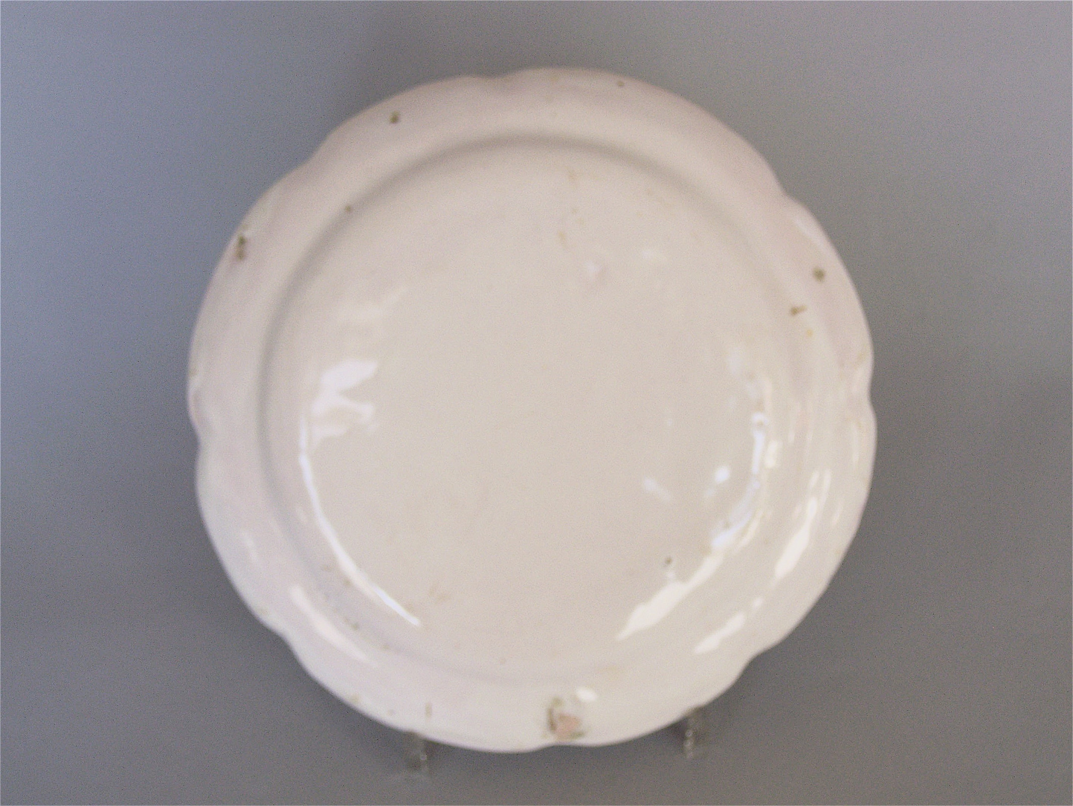 Aprey - Paire d'assiettes en faïence à décor aux chinois - XVIIIe siècle