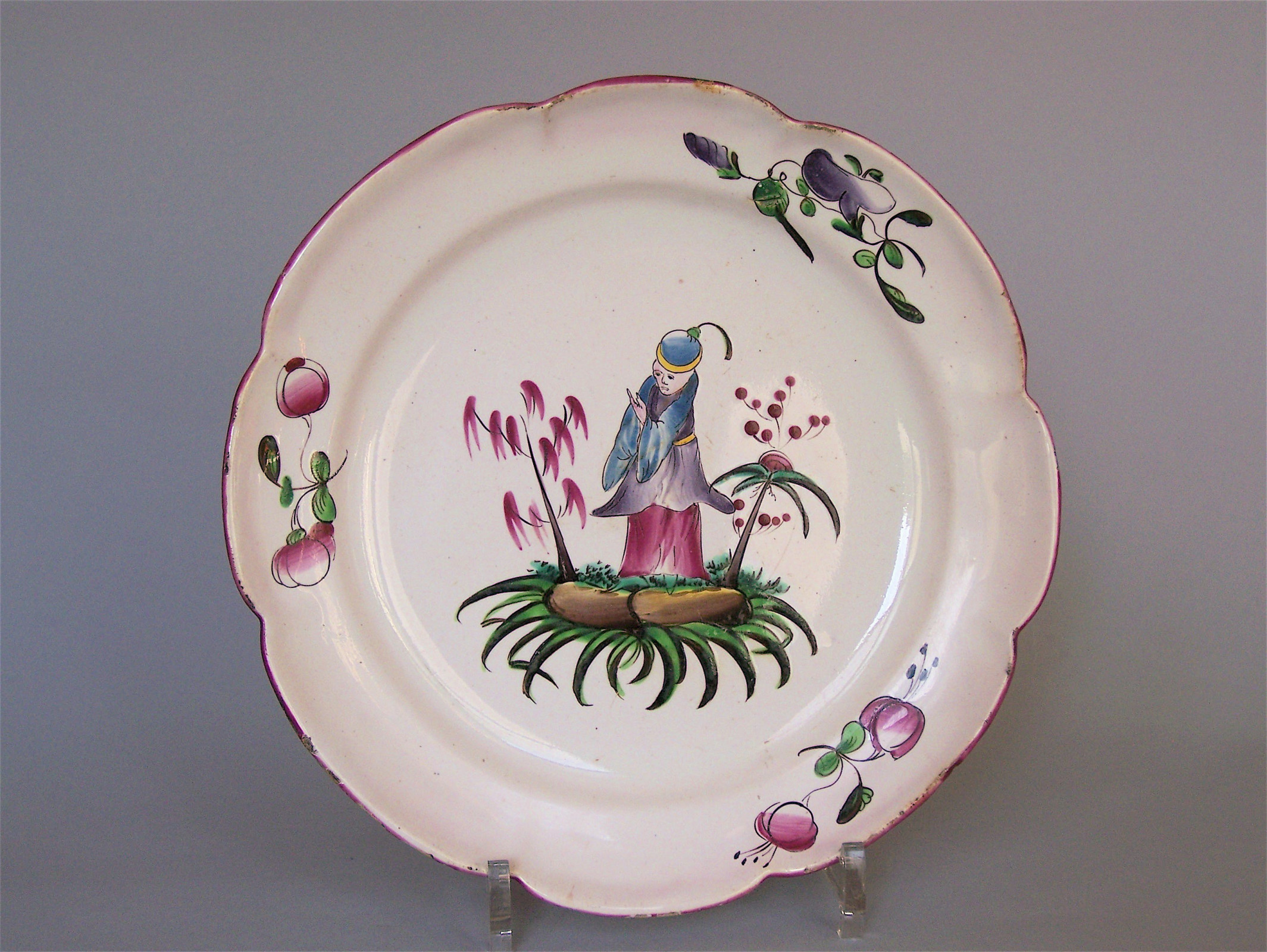 Aprey - Paire d'assiettes en faïence à décor aux chinois - XVIIIe siècle