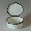 Saint-Cloud or Mennecy - Soft Porcelain Box - Eighteenth Century