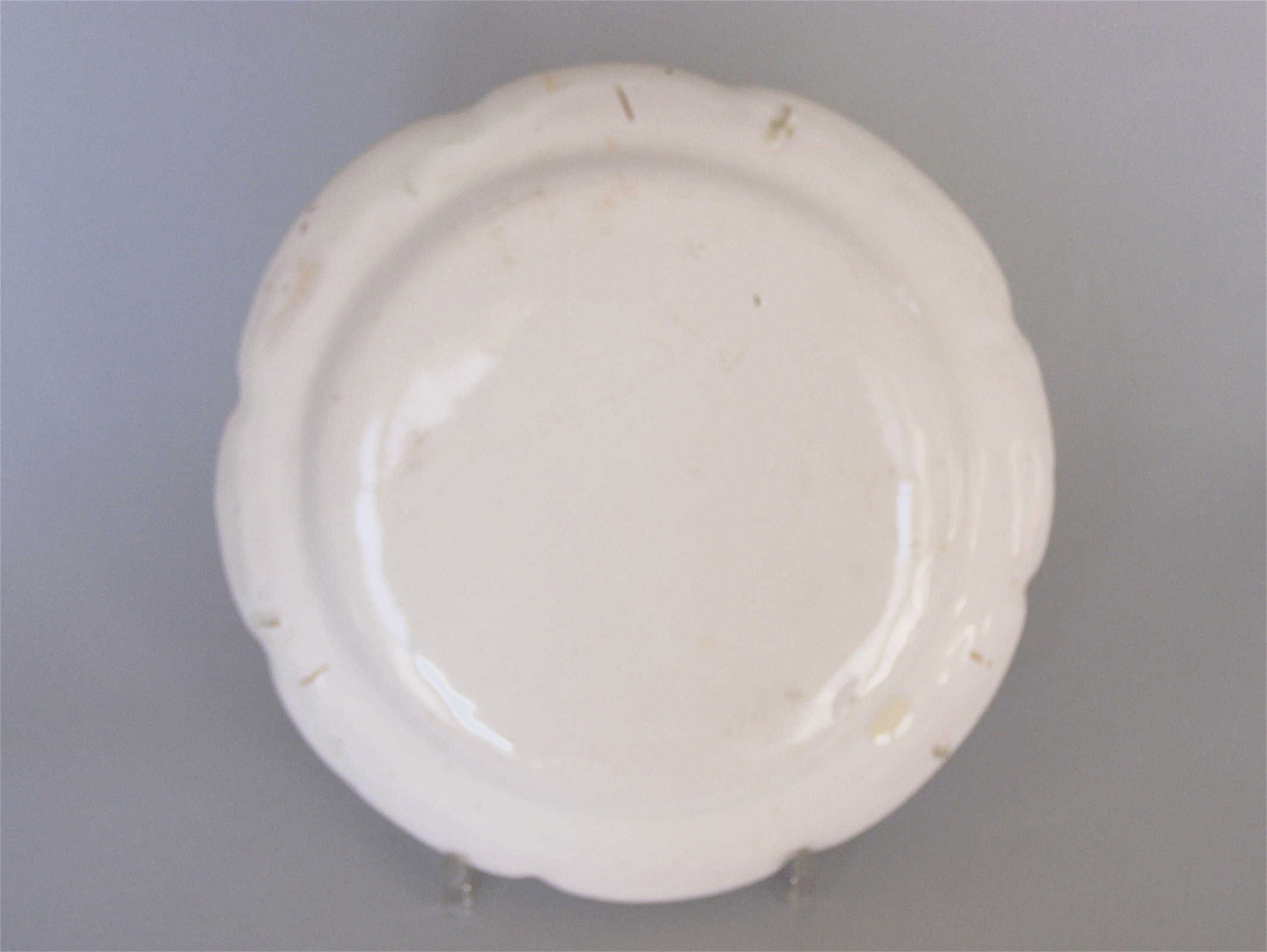 Aprey - Paire d'assiettes en faïence à décor aux chinois - XVIIIe siècle