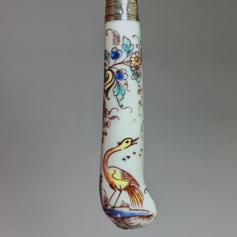 Saint-cloud  - Two knives with polychrome decoration - eighteenth century
