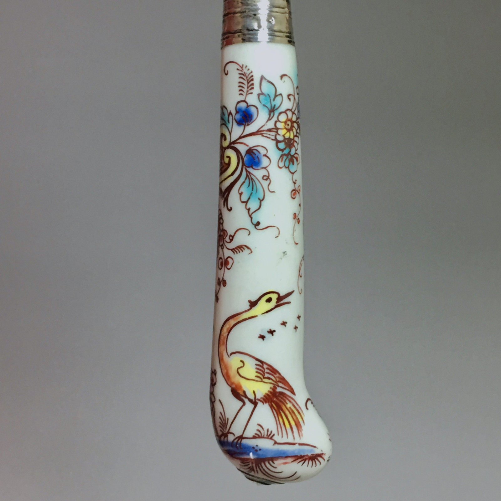 Saint-cloud  - Two knives with polychrome decoration - eighteenth century