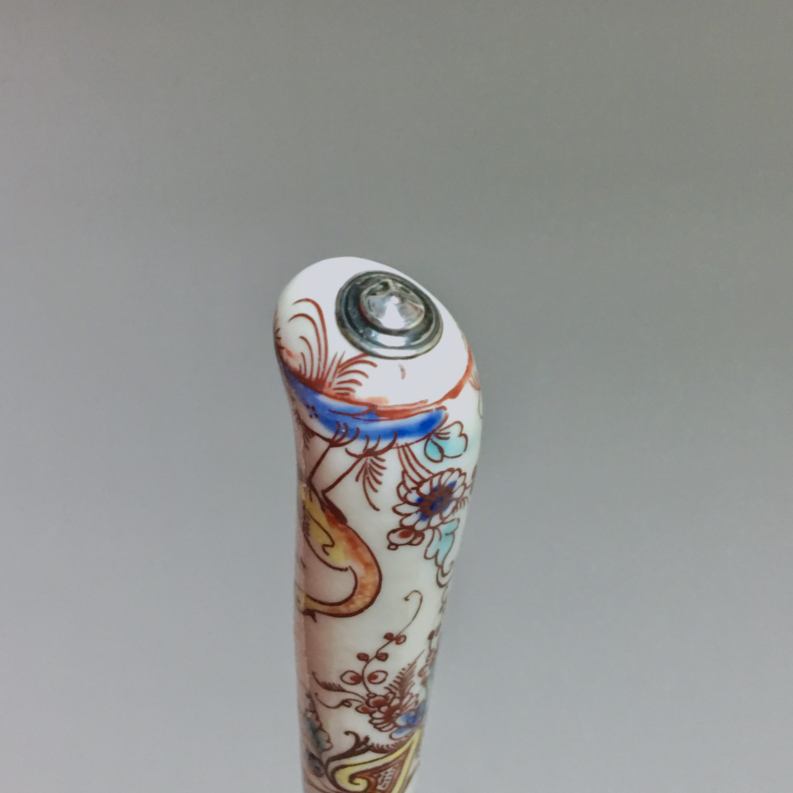 Saint-cloud  - Two knives with polychrome decoration - eighteenth century