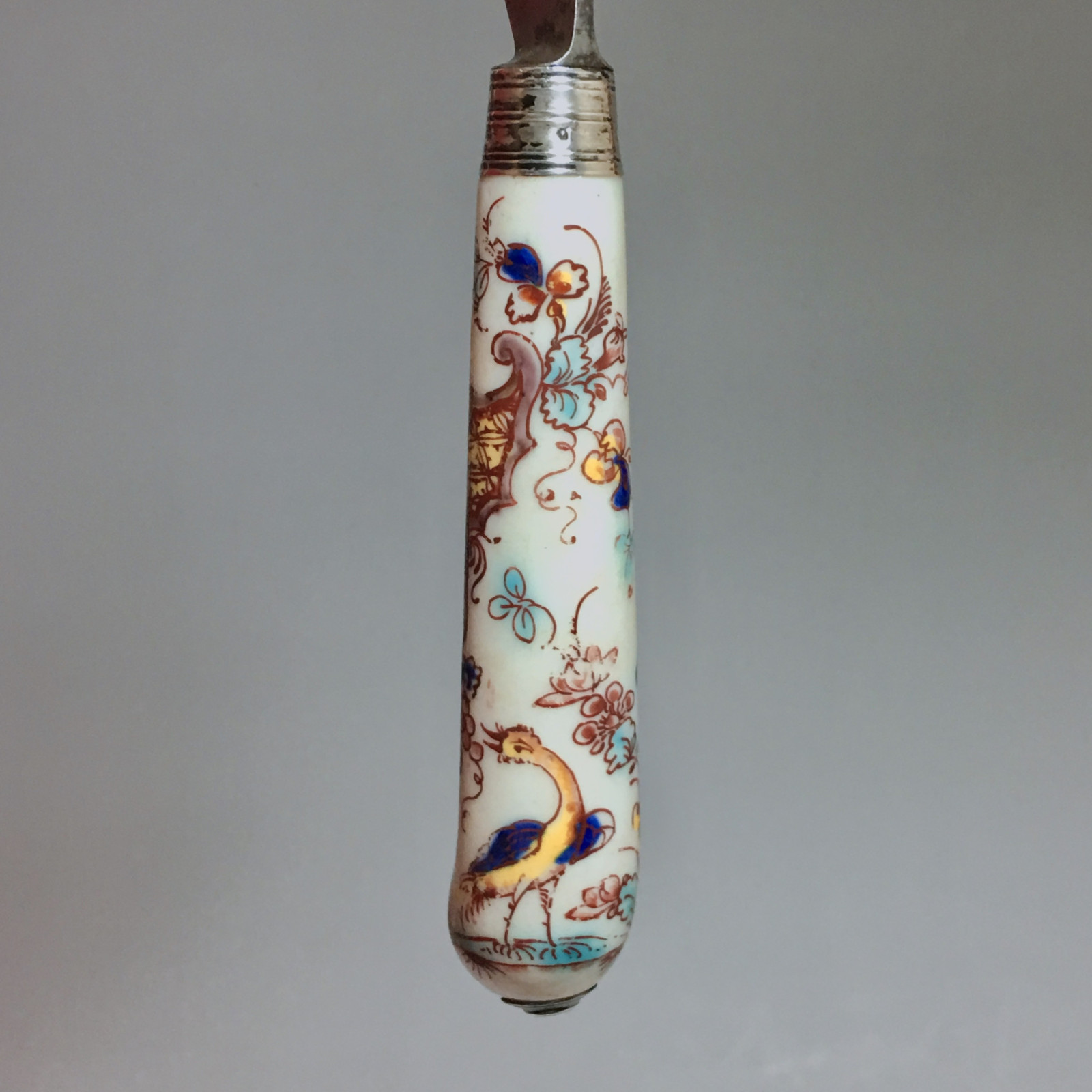 Saint-cloud  - Two knives with polychrome decoration - eighteenth century