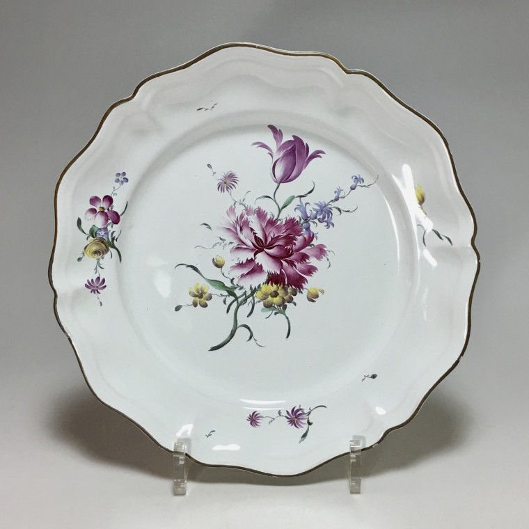 STRASBOURG - Joseph Hannong - Plate in fine quality - eighteenth century