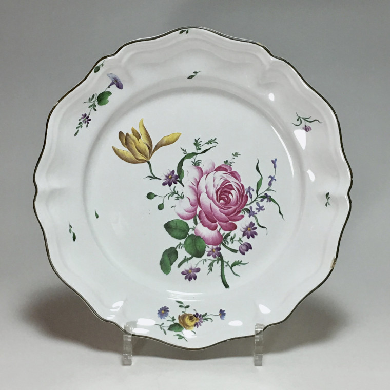 STRASBOURG - Joseph Hannong - Plate in fine quality - eighteenth century