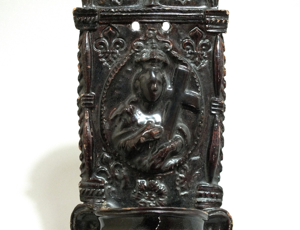 Important bénitier en terre vernissée - XVIIIe Siècle