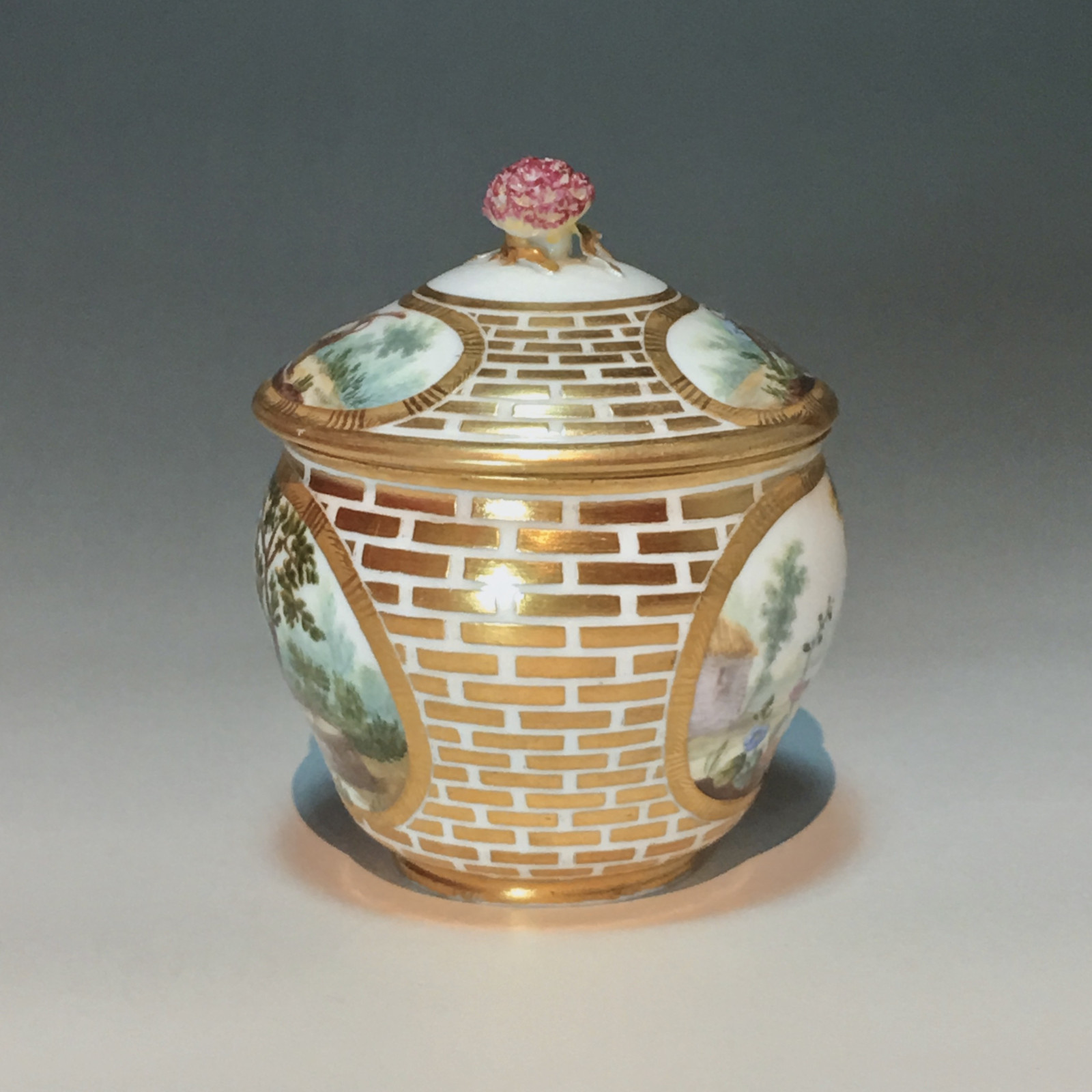 Sèvres - Pot à sucre Hébert en porcelaine tendre du XVIIIe siècle - vers 1770