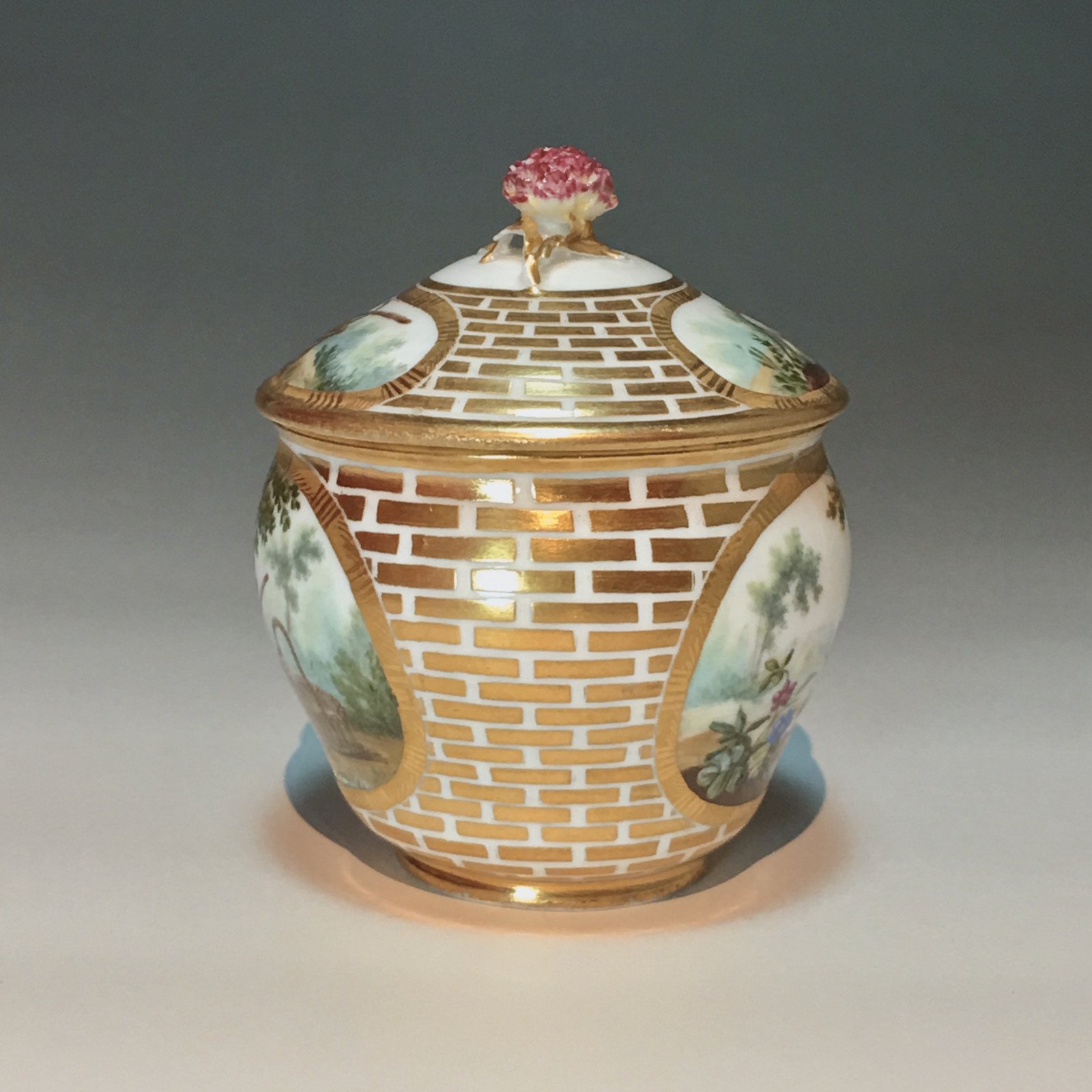 Sèvres - Pot à sucre Hébert en porcelaine tendre du XVIIIe siècle - vers 1770