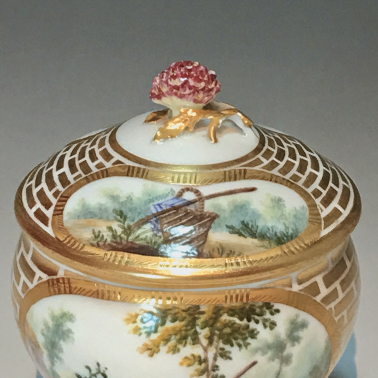 Sèvres - Pot à sucre Hébert en porcelaine tendre du XVIIIe siècle - vers 1770