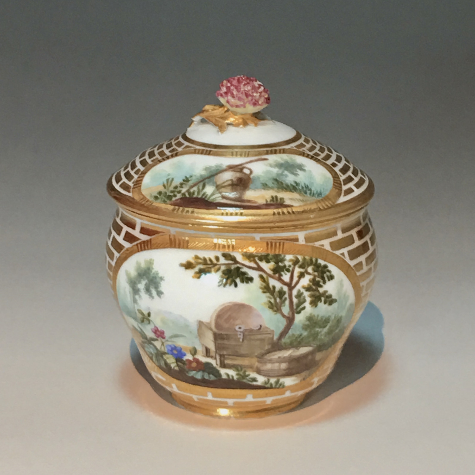 Sèvres - Pot à sucre Hébert en porcelaine tendre du XVIIIe siècle - vers 1770