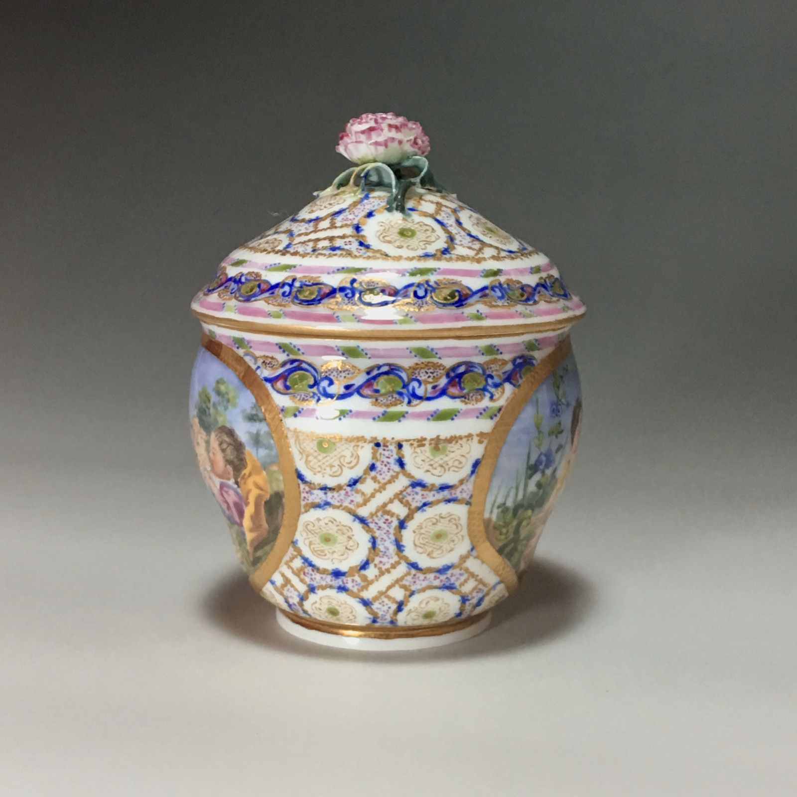 Pot à sucre Hébert en porcelaine tendre de Sèvres du XVIIIe siècle - 1766
