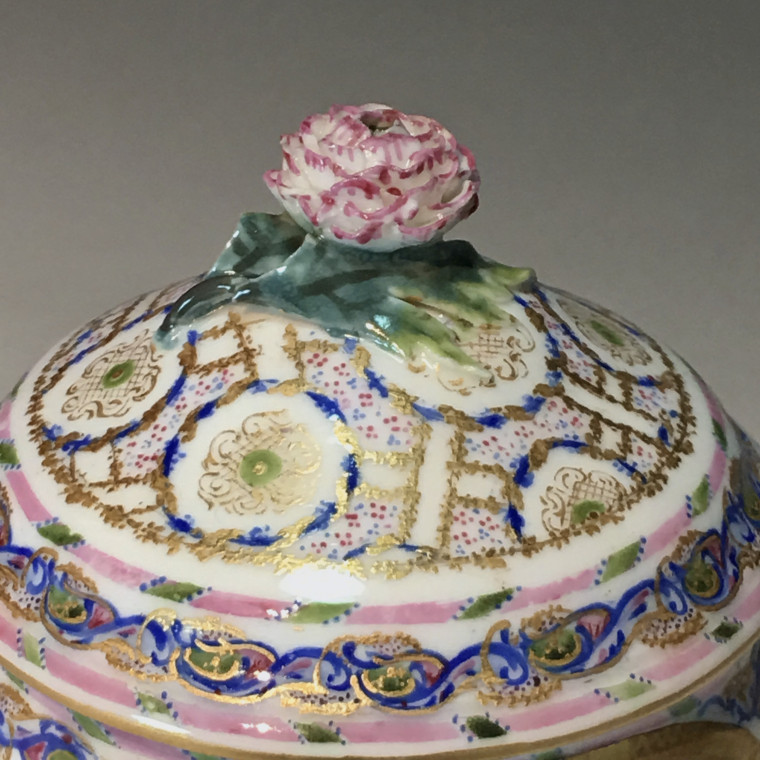Pot à sucre Hébert en porcelaine tendre de Sèvres du XVIIIe siècle - 1766