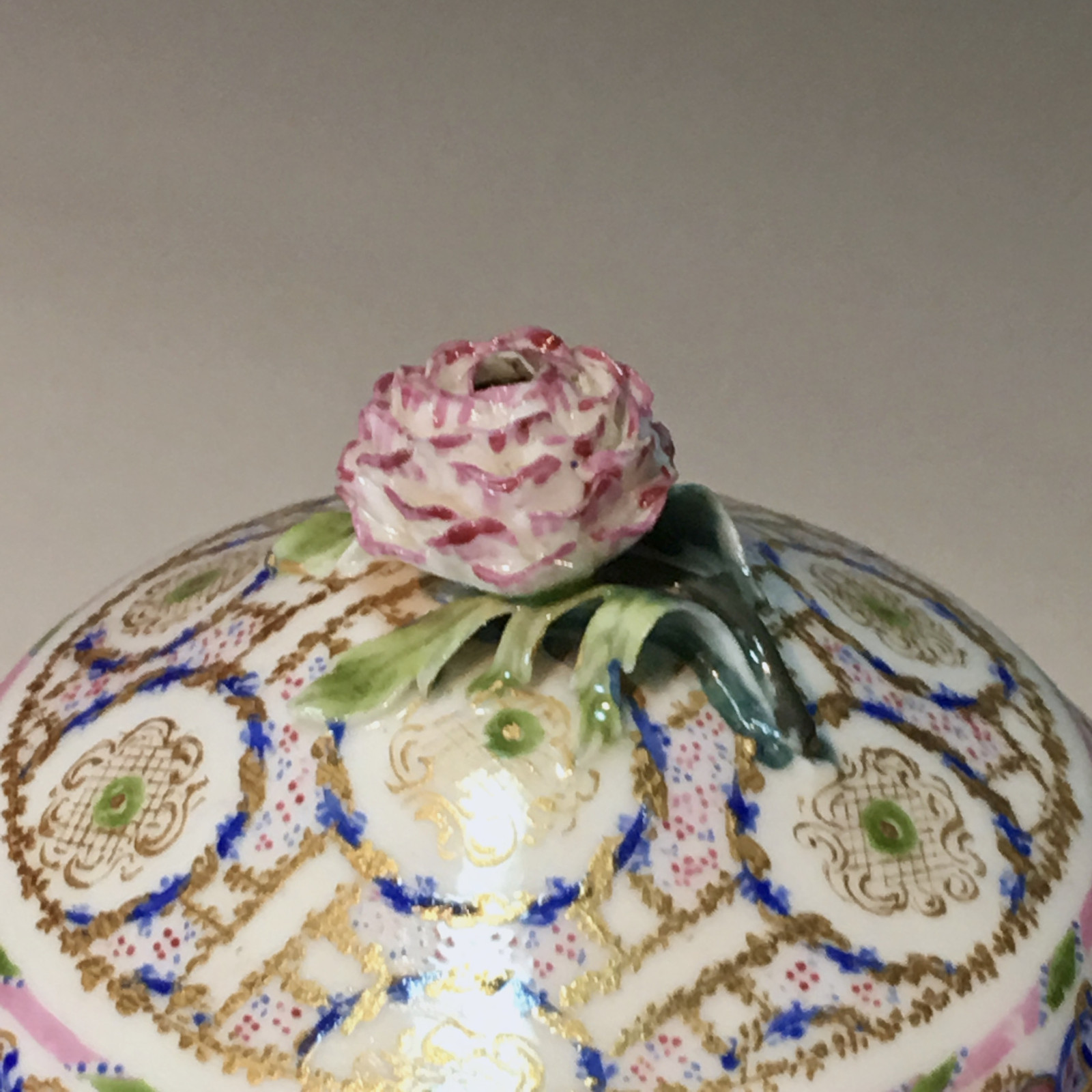 Pot à sucre Hébert en porcelaine tendre de Sèvres du XVIIIe siècle - 1766