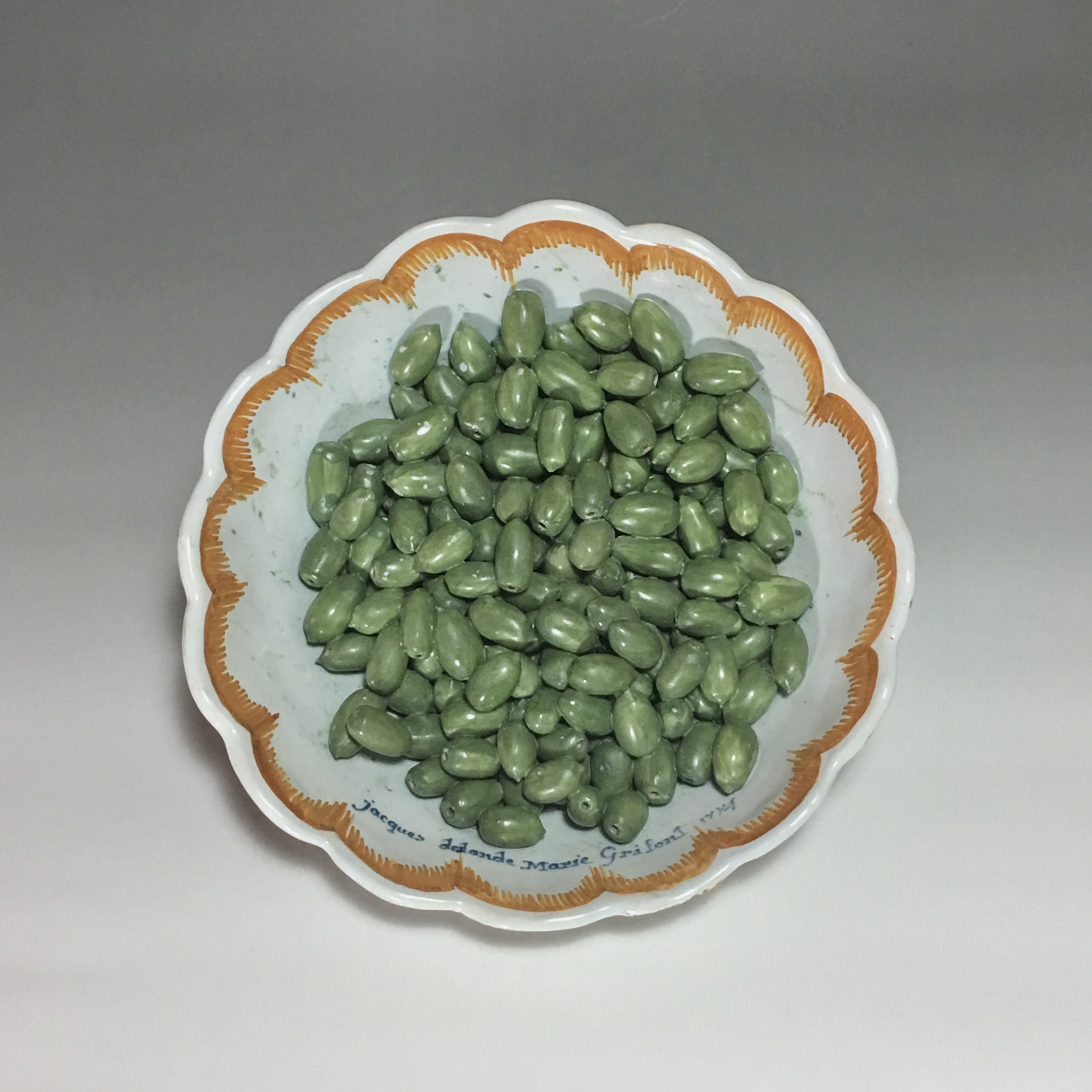 Nevers earthenware - trompe l'oeil patronymic jatte - eighteenth century