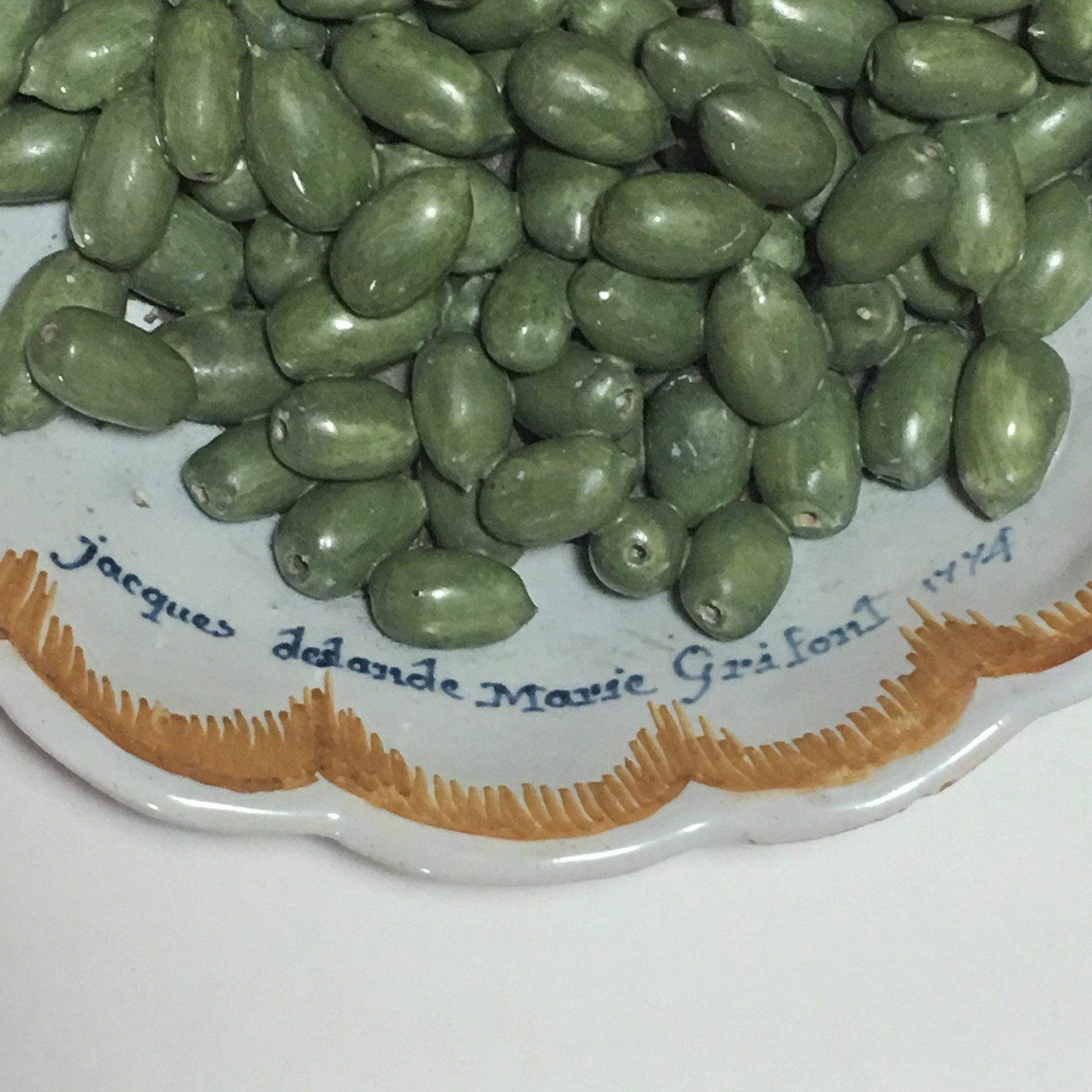 Nevers earthenware - trompe l'oeil patronymic jatte - eighteenth century