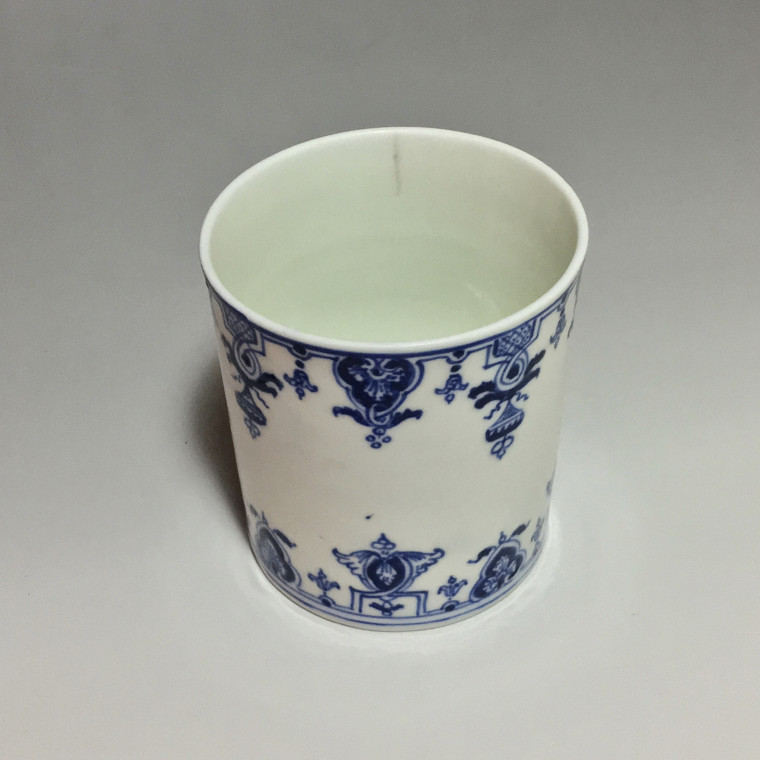 Pot de toilette en porcelaine tendre de Saint-cloud - 1700-1710