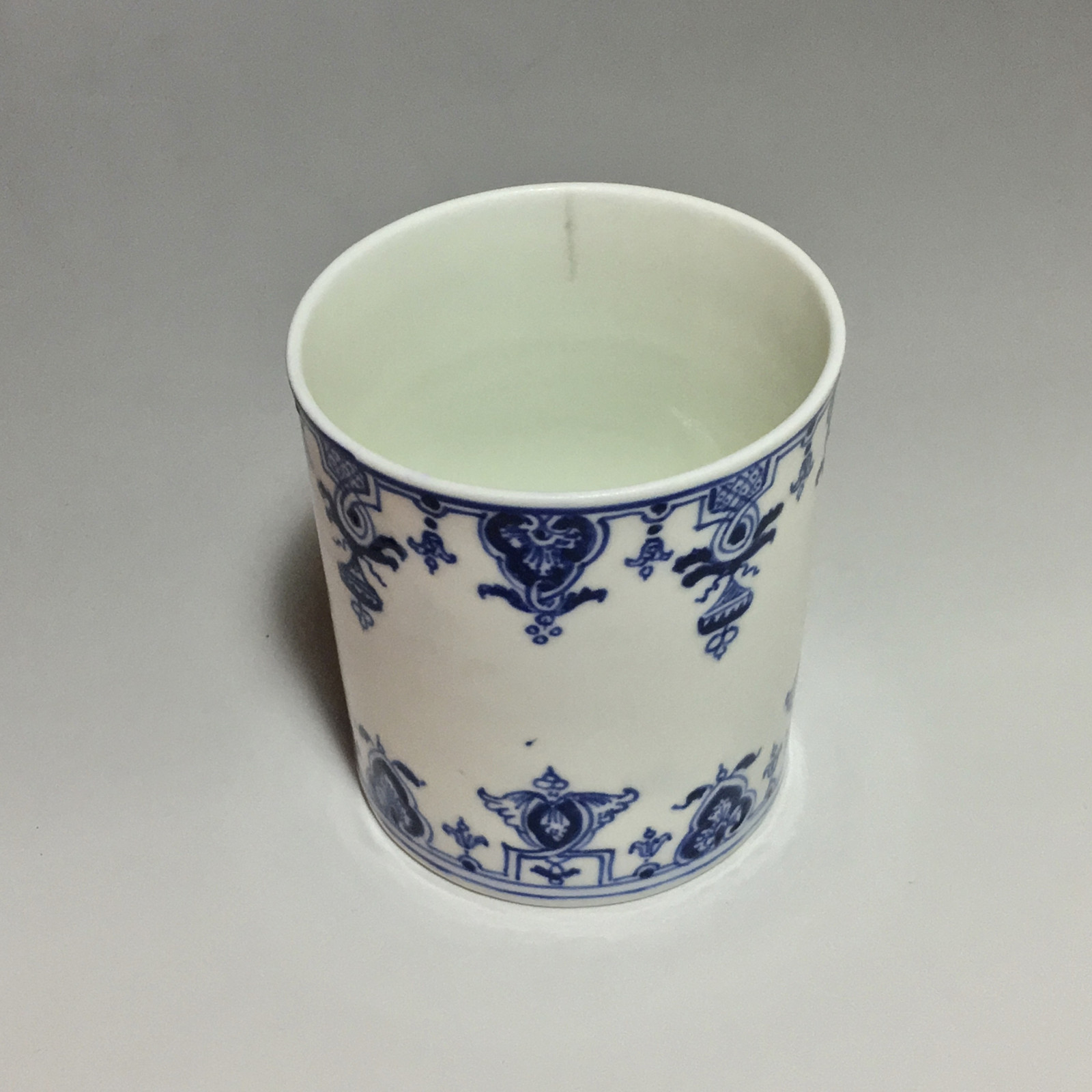 Soft porcelain toilet pot from Saint-Cloud - 1700-1710