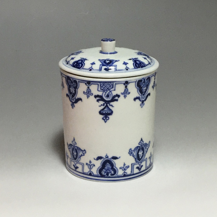 Soft porcelain toilet pot from Saint-Cloud - 1700-1710