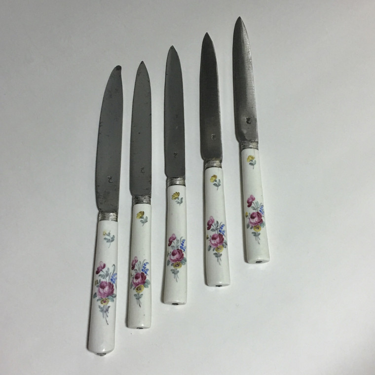Five Mennecy soft porcelain knives with floral decoration - eighteenth century