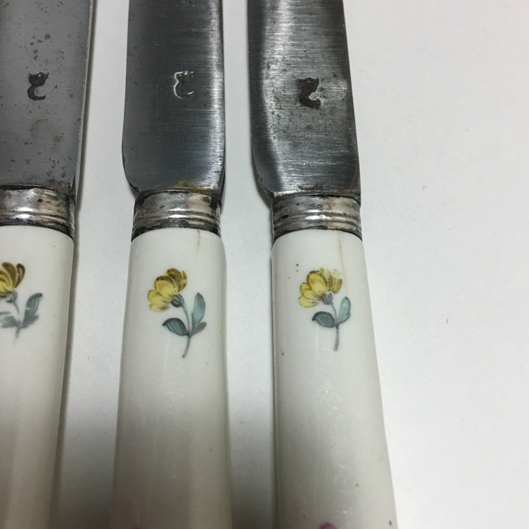 Five Mennecy soft porcelain knives with floral decoration - eighteenth century