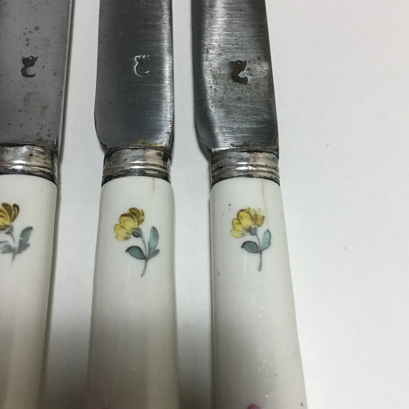 Five Mennecy soft porcelain knives with floral decoration - eighteenth century
