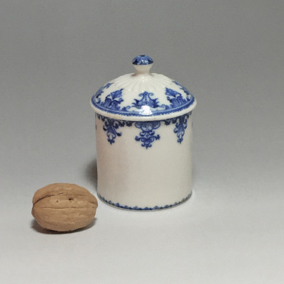Pot à fard en porcelaine tendre de Saint-cloud - Début du XVIIIe siècle