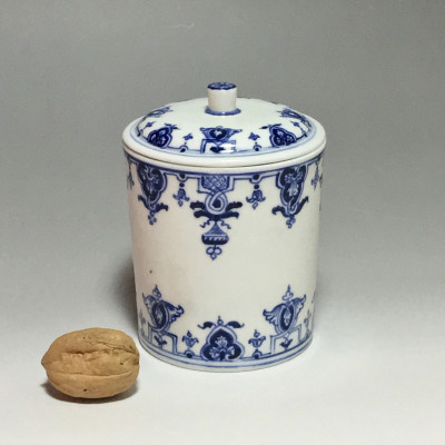 Pot de toilette en porcelaine tendre de Saint-cloud - 1700-1710