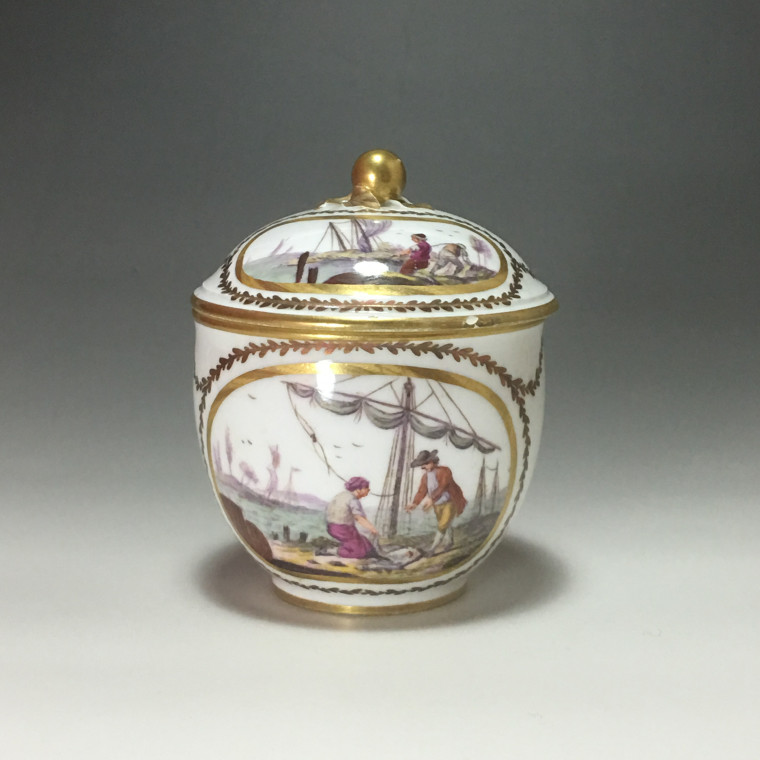 Sèvres - Pot à sucre décor de scène portuaire - XVIIIe siècle