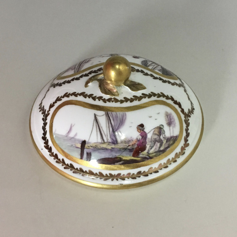 Sèvres - Pot à sucre décor de scène portuaire - XVIIIe siècle