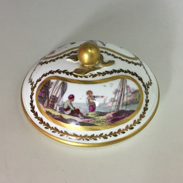 Sèvres - Pot à sucre décor de scène portuaire - XVIIIe siècle