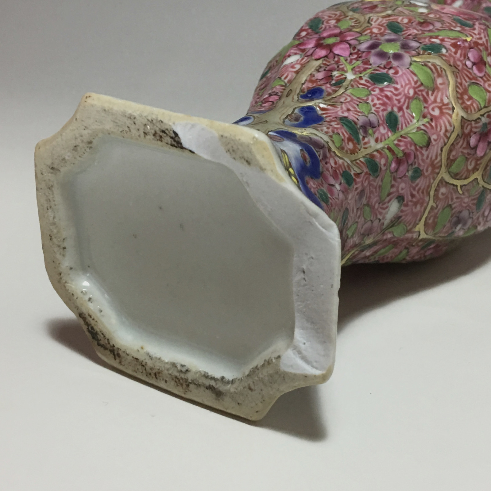 Chine – Paire de vases de la famille rose - Dynastie Qing, XVIIIe siècle