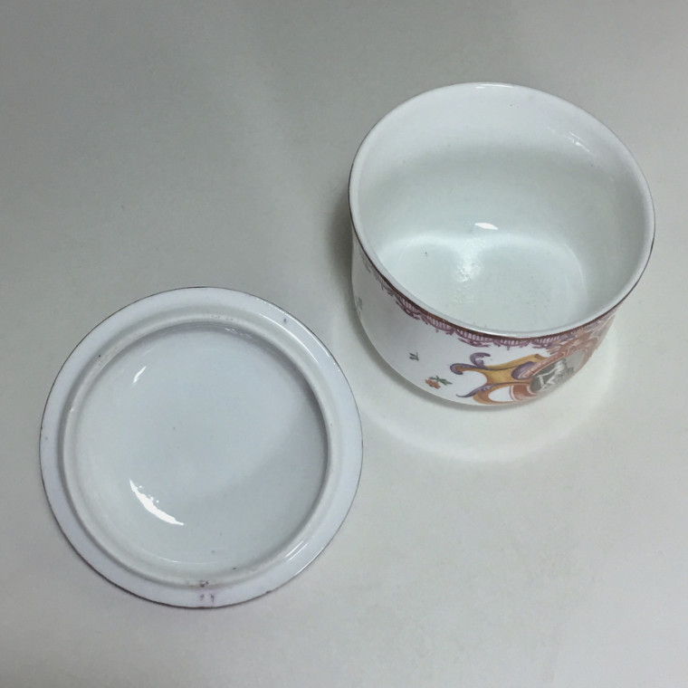Pot à sucre en porcelaine de Frankenthal - vers 1775