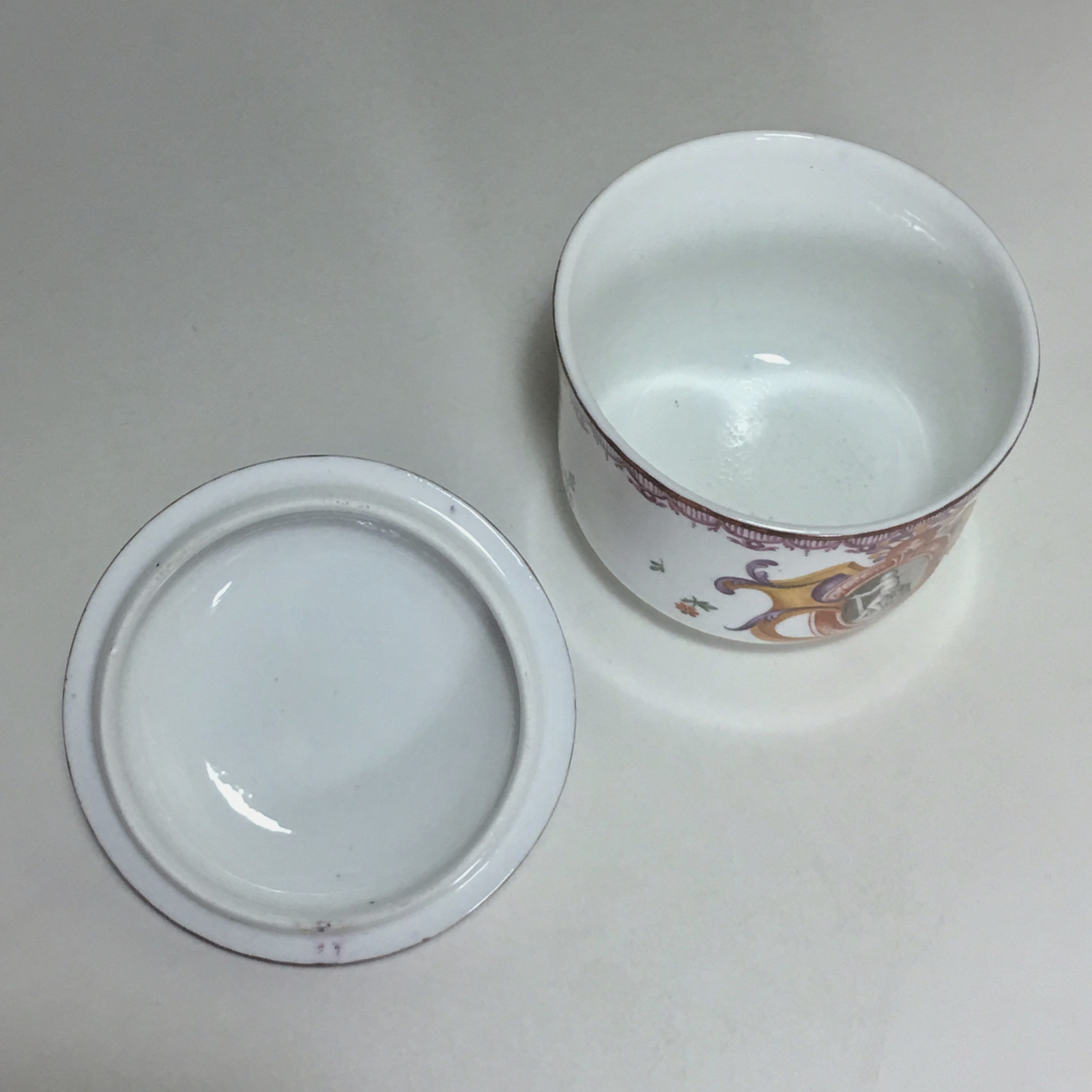 Pot à sucre en porcelaine de Frankenthal - vers 1775