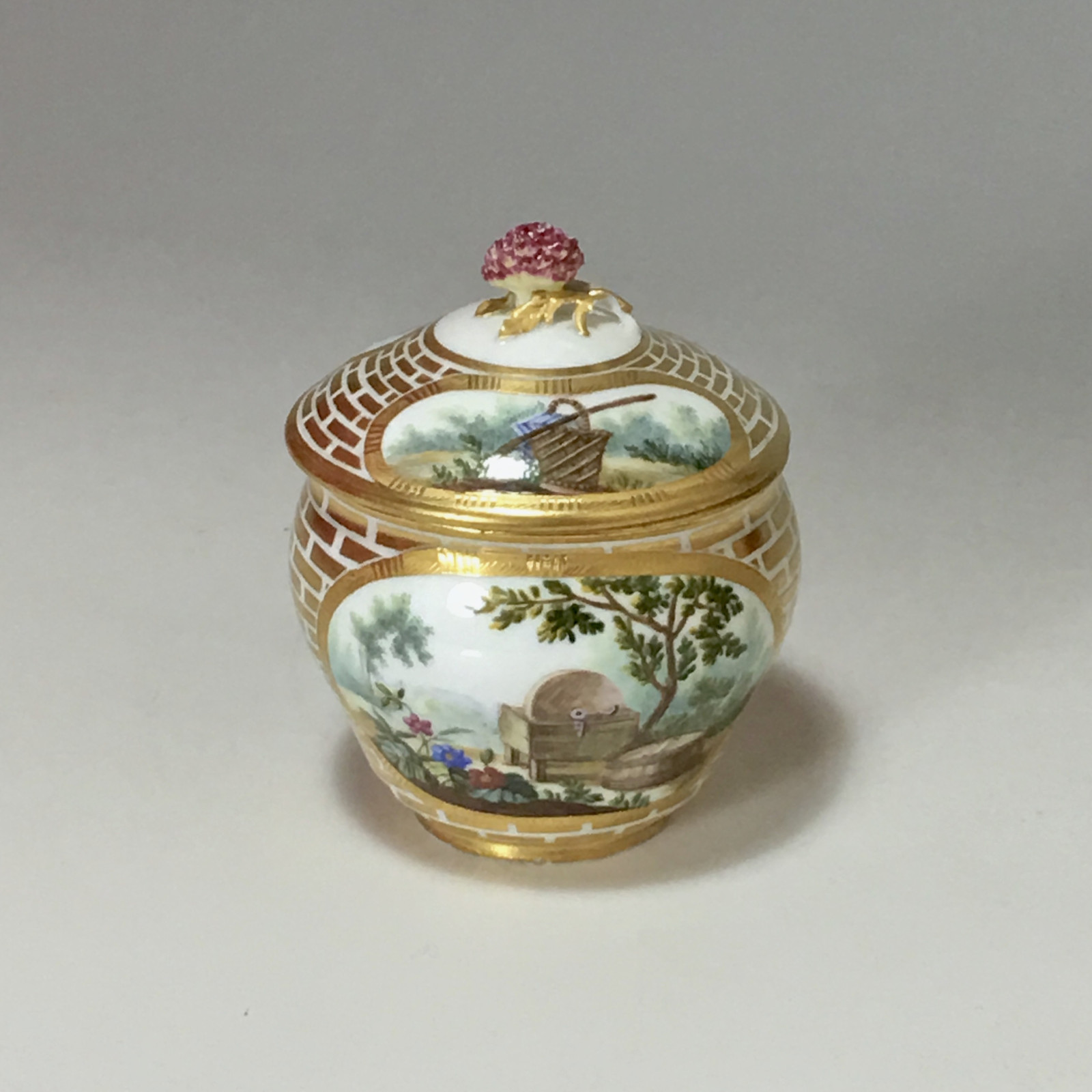 Sèvres - Pot à sucre Hébert en porcelaine tendre du XVIIIe siècle - vers 1770